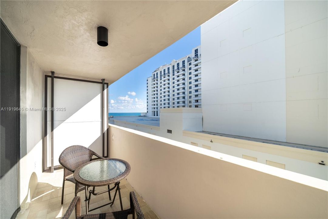 For Sale: $725,000 (2 beds, 2 baths, 1088 Square Feet)