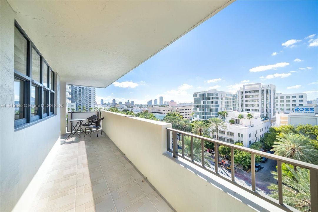 For Sale: $725,000 (2 beds, 2 baths, 1088 Square Feet)