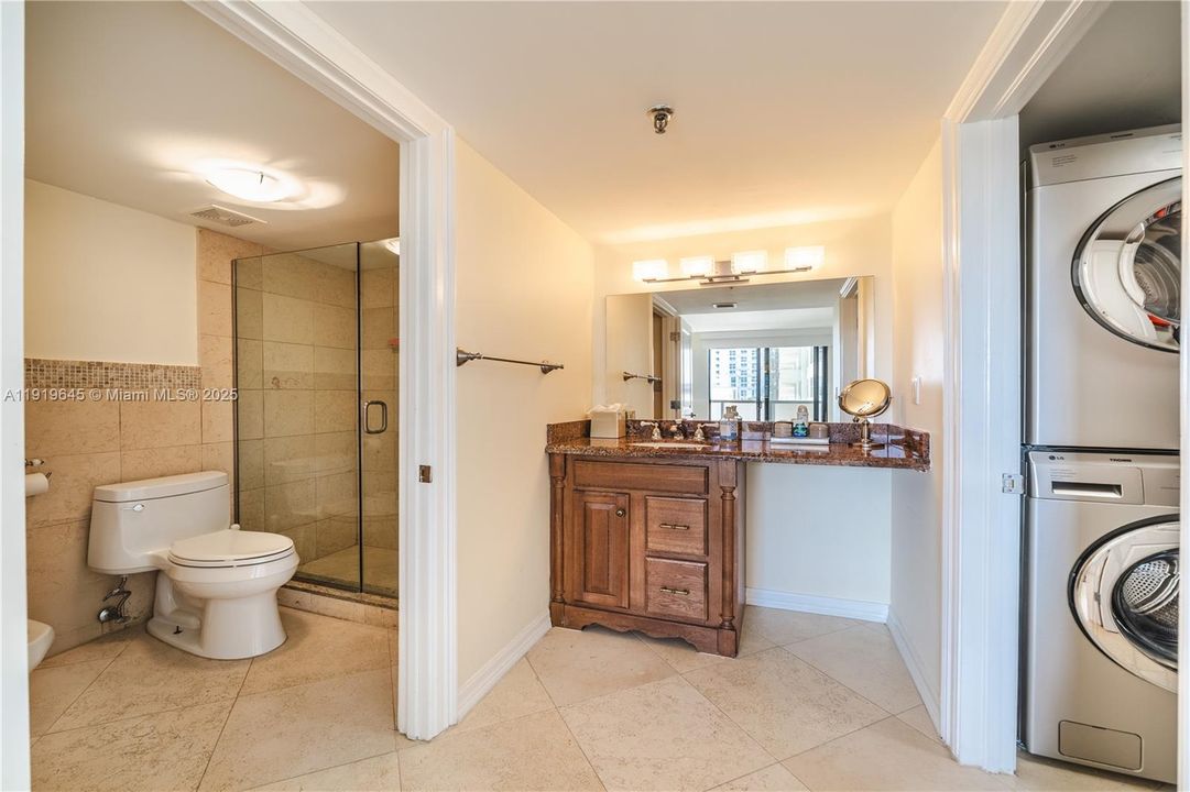 For Sale: $725,000 (2 beds, 2 baths, 1088 Square Feet)