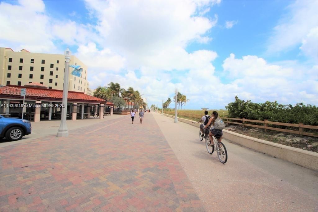 待售: $315,000 (1 贝兹, 1 浴室, 398 平方英尺)