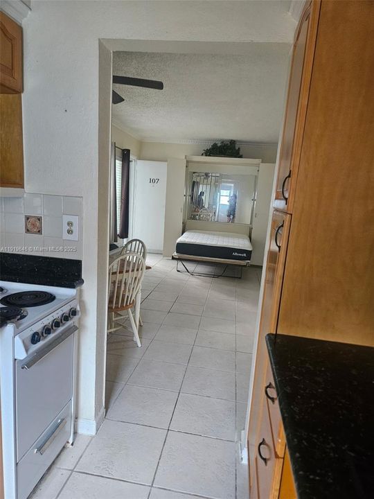 待售: $315,000 (1 贝兹, 1 浴室, 398 平方英尺)