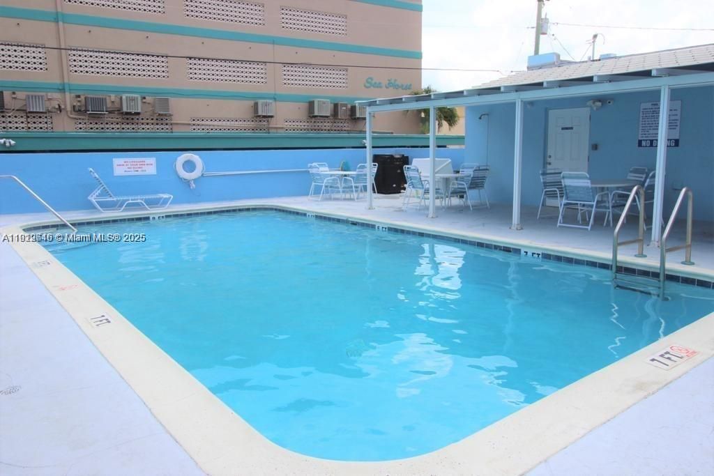 待售: $315,000 (1 贝兹, 1 浴室, 398 平方英尺)