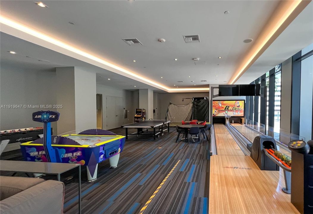 For Sale: $1,450,000 (3 beds, 3 baths, 1442 Square Feet)