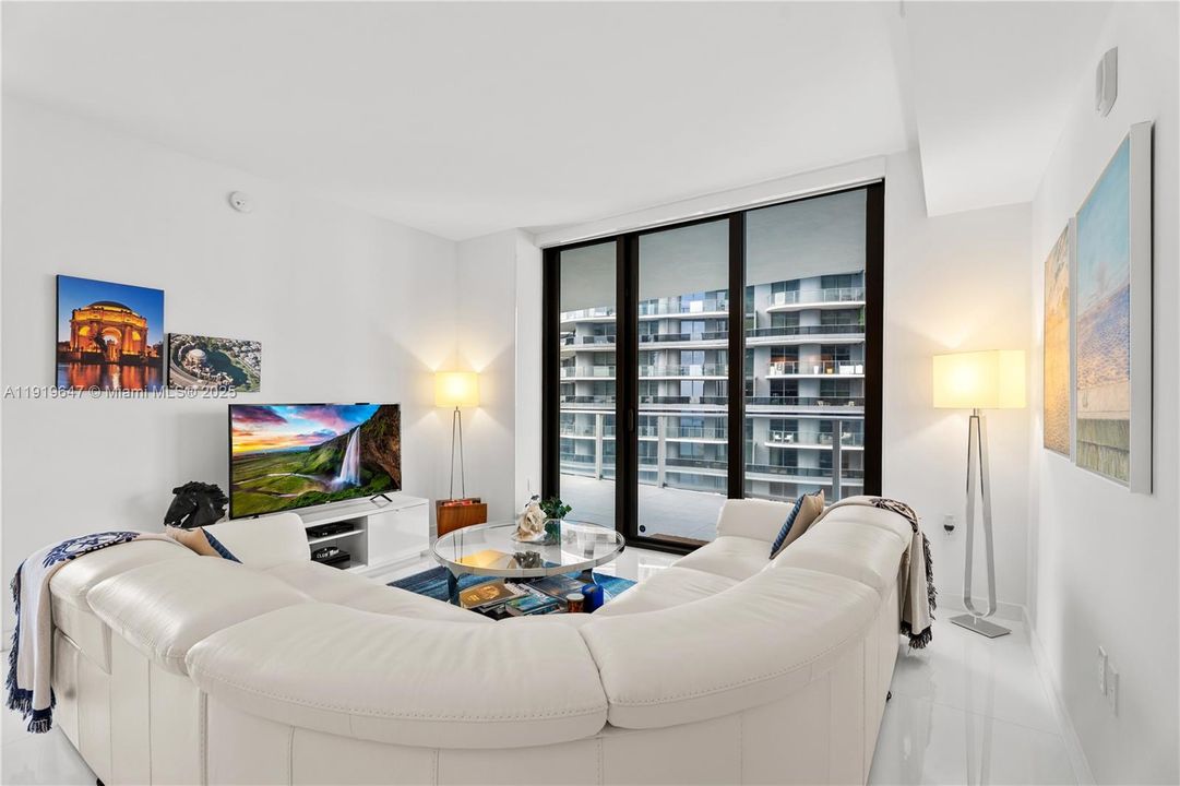 For Sale: $1,450,000 (3 beds, 3 baths, 1442 Square Feet)