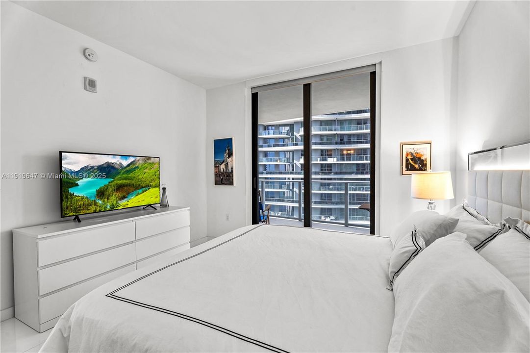 For Sale: $1,450,000 (3 beds, 3 baths, 1442 Square Feet)