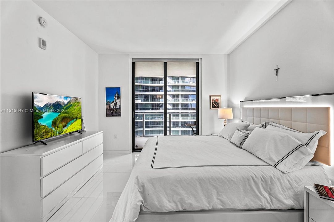 For Sale: $1,450,000 (3 beds, 3 baths, 1442 Square Feet)