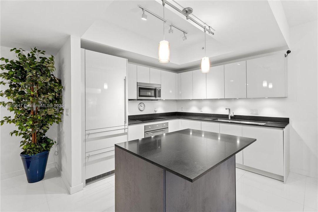 For Sale: $1,450,000 (3 beds, 3 baths, 1442 Square Feet)