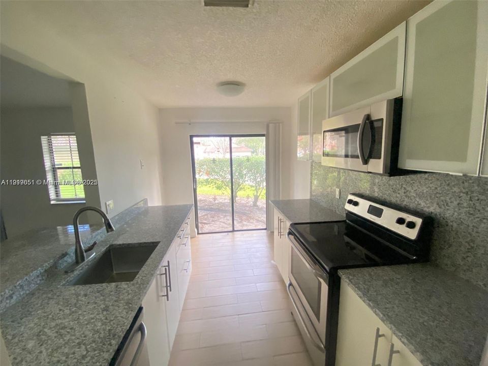 待售: $419,900 (3 贝兹, 2 浴室, 1298 平方英尺)