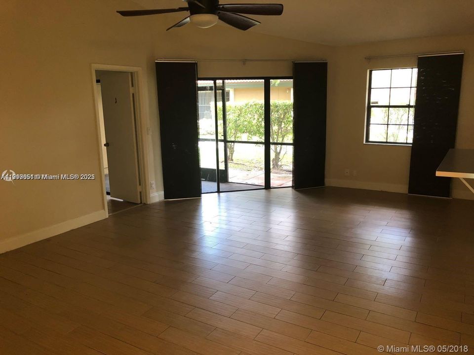 待售: $419,900 (3 贝兹, 2 浴室, 1298 平方英尺)