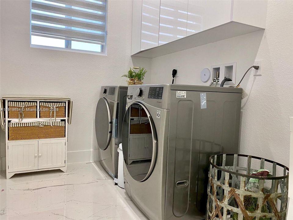 待售: $1,947,777 (5 贝兹, 3 浴室, 2863 平方英尺)