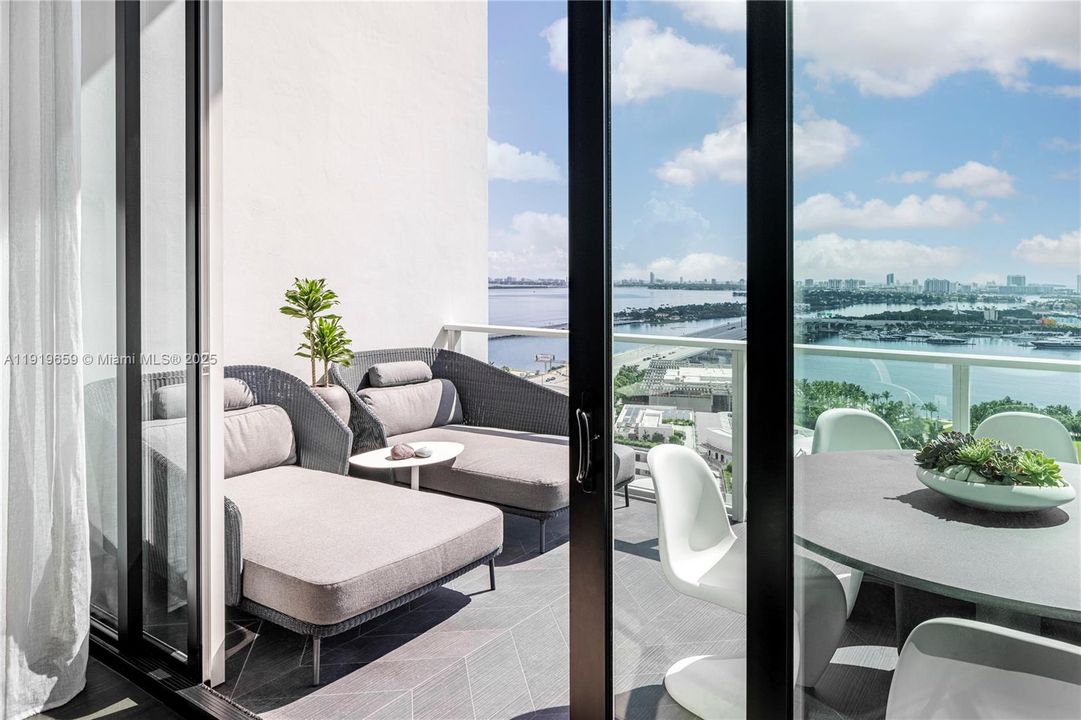 For Sale: $2,500,000 (2 beds, 2 baths, 1802 Square Feet)