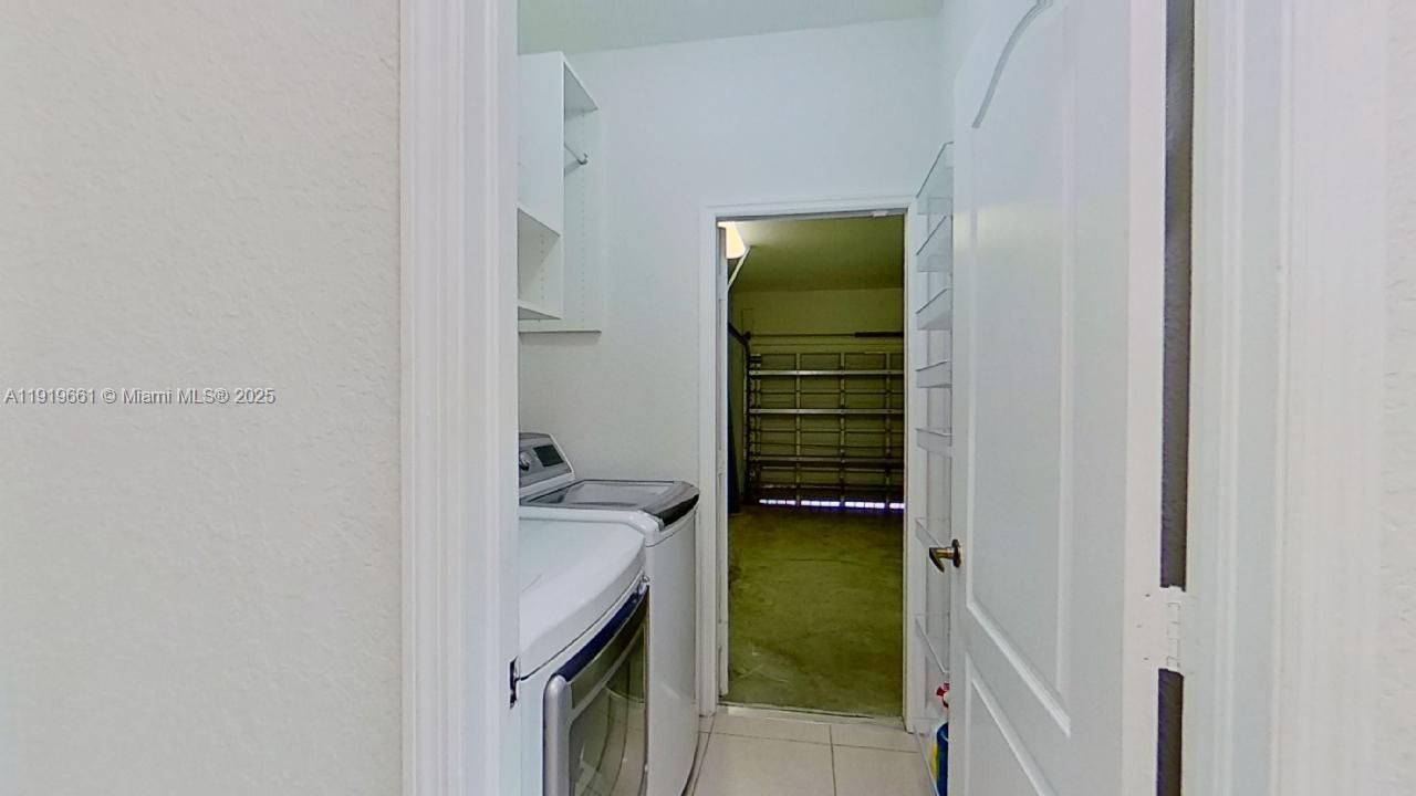 出租: $4,450 (4 贝兹, 3 浴室, 2144 平方英尺)