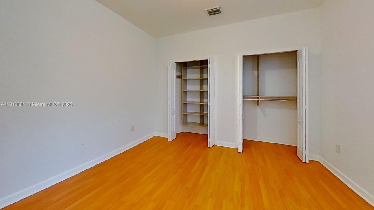 出租: $4,450 (4 贝兹, 3 浴室, 2144 平方英尺)