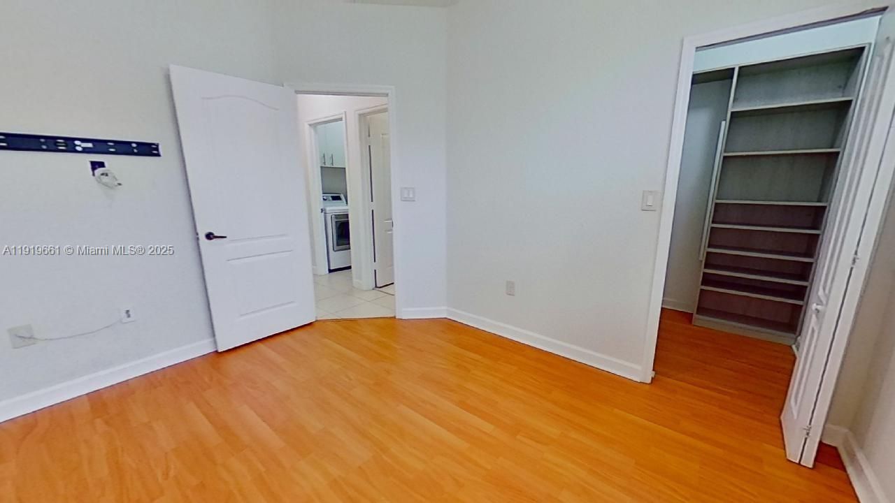 出租: $4,450 (4 贝兹, 3 浴室, 2144 平方英尺)