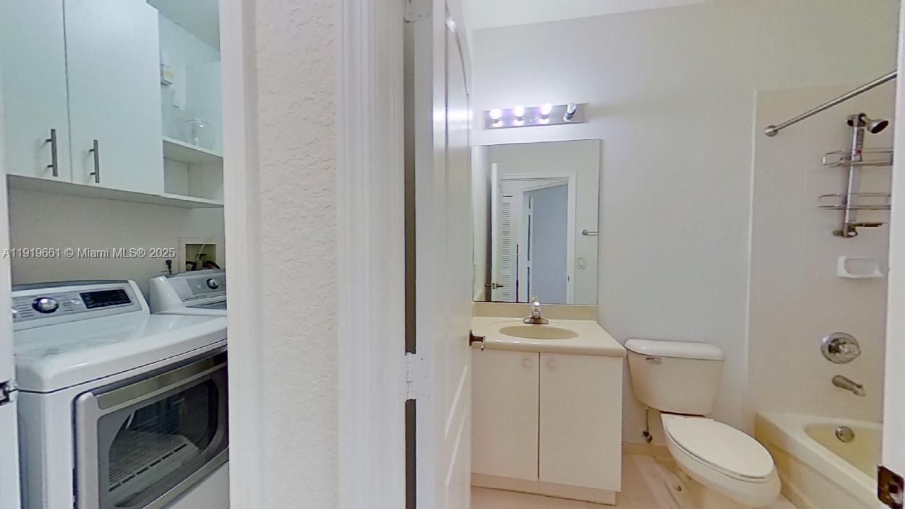 出租: $4,450 (4 贝兹, 3 浴室, 2144 平方英尺)