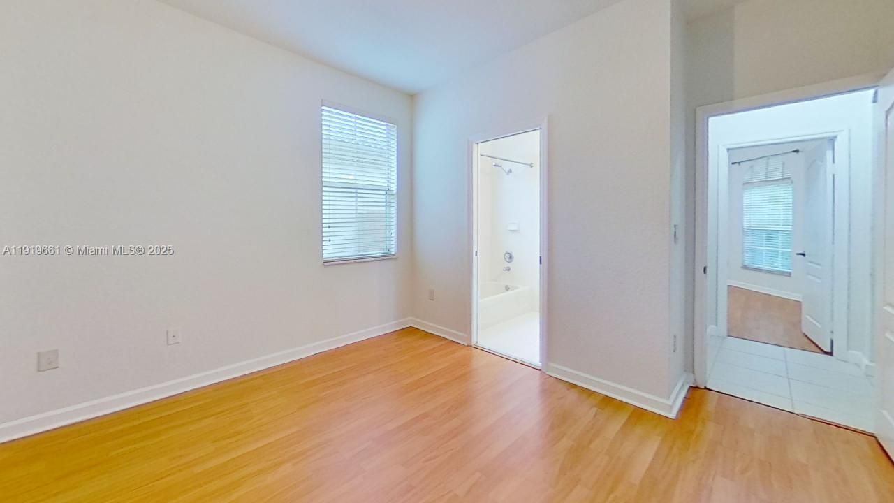 出租: $4,450 (4 贝兹, 3 浴室, 2144 平方英尺)