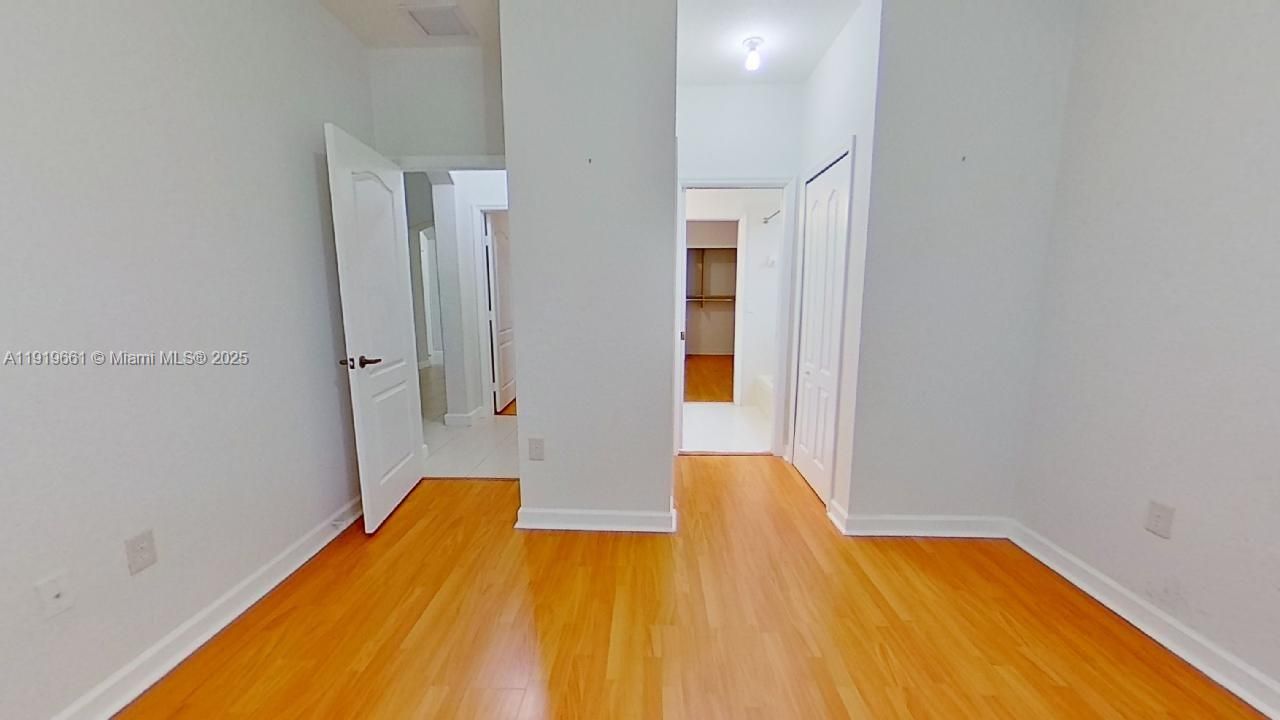 出租: $4,450 (4 贝兹, 3 浴室, 2144 平方英尺)