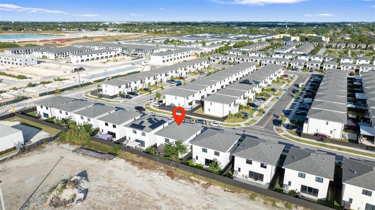 出租: $2,800 (5 贝兹, 4 浴室, 1746 平方英尺)