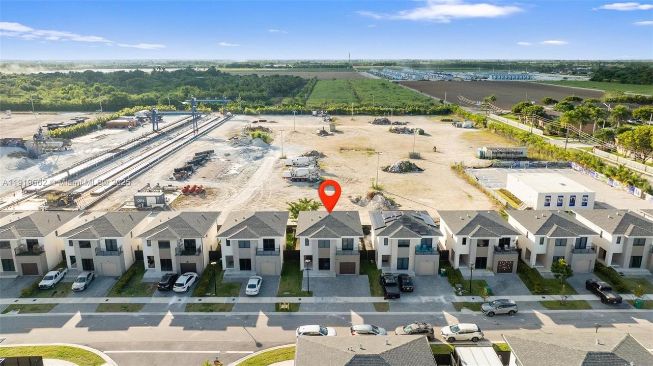 出租: $2,800 (5 贝兹, 4 浴室, 1746 平方英尺)