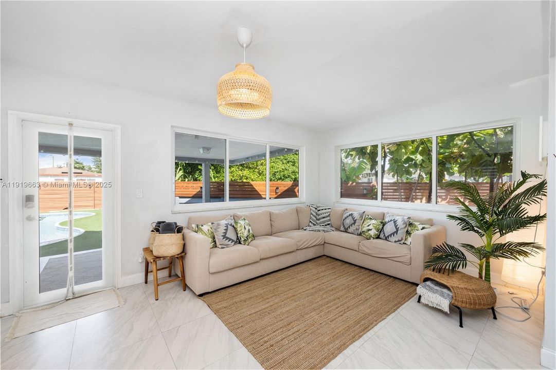 For Rent: $5,200 (3 beds, 2 baths, 1767 Square Feet)