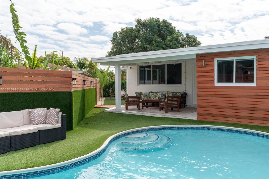 For Rent: $5,200 (3 beds, 2 baths, 1767 Square Feet)