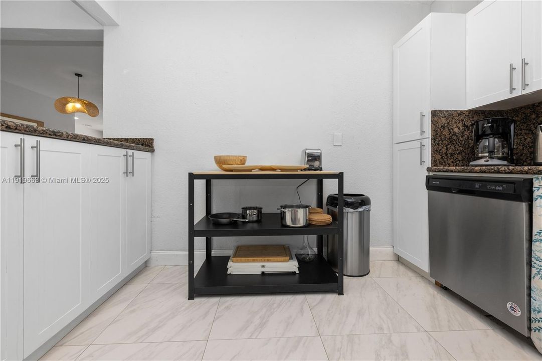 For Rent: $5,200 (3 beds, 2 baths, 1767 Square Feet)