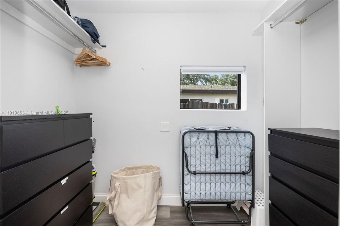 For Rent: $5,200 (3 beds, 2 baths, 1767 Square Feet)