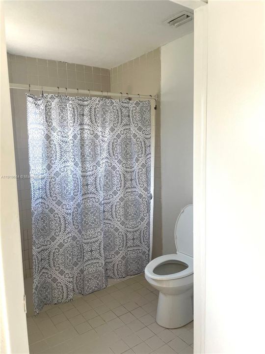 For Rent: $3,200 (4 beds, 3 baths, 1558 Square Feet)