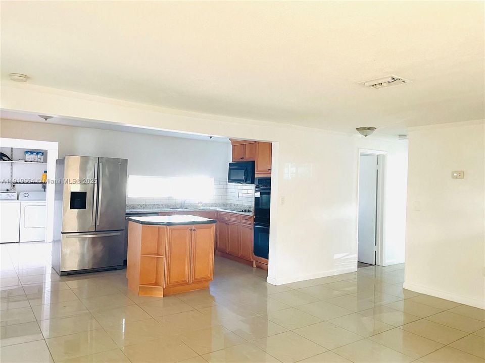 For Rent: $3,200 (4 beds, 3 baths, 1558 Square Feet)