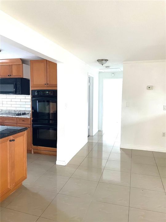 For Rent: $3,200 (4 beds, 3 baths, 1558 Square Feet)