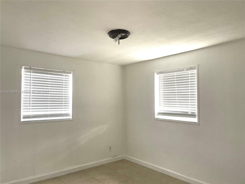 For Rent: $3,200 (4 beds, 3 baths, 1558 Square Feet)