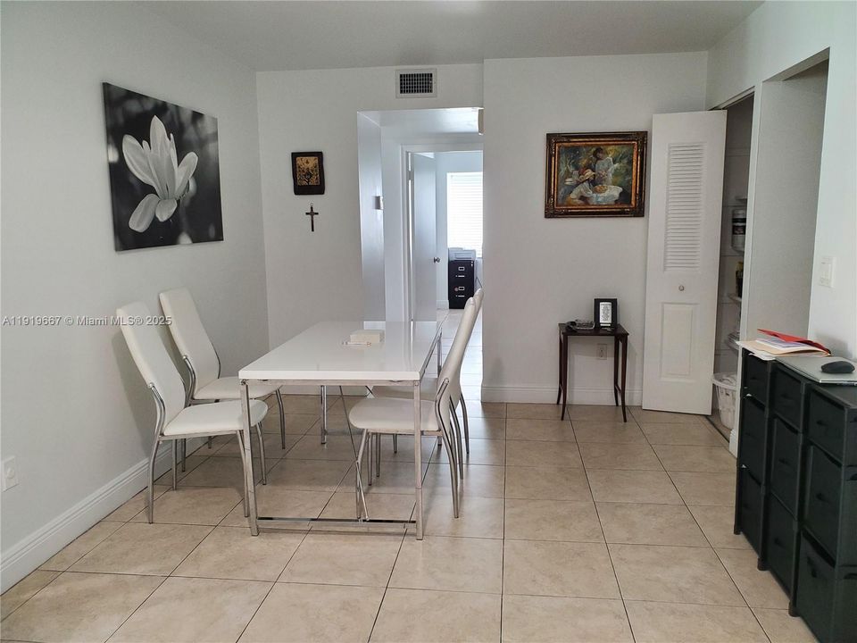 For Sale: $340,000 (3 beds, 2 baths, 1200 Square Feet)