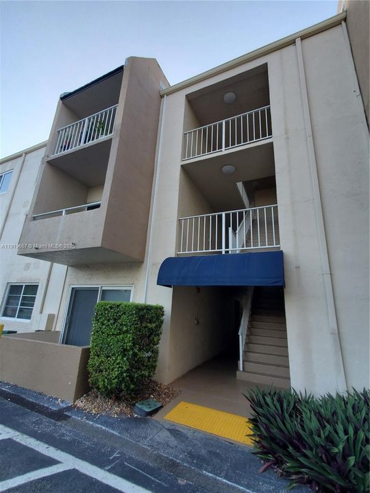 For Sale: $340,000 (3 beds, 2 baths, 1200 Square Feet)