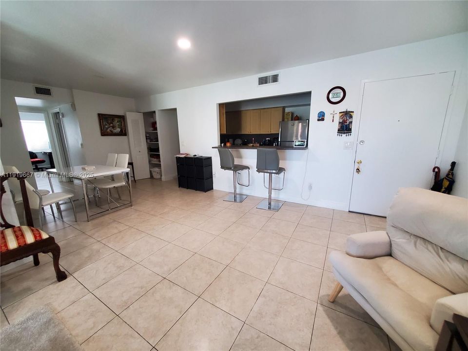 For Sale: $340,000 (3 beds, 2 baths, 1200 Square Feet)