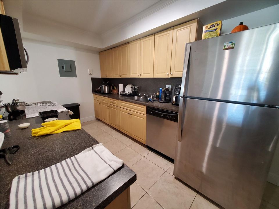 For Sale: $340,000 (3 beds, 2 baths, 1200 Square Feet)