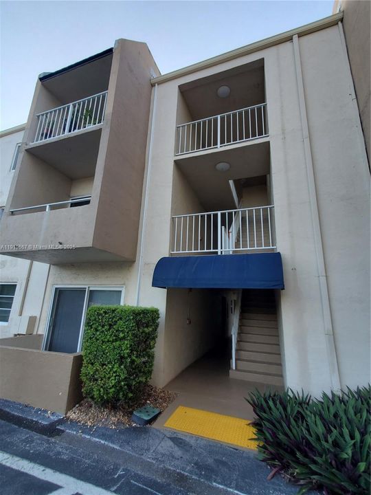 For Sale: $340,000 (3 beds, 2 baths, 1200 Square Feet)