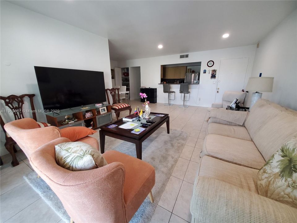 For Sale: $340,000 (3 beds, 2 baths, 1200 Square Feet)
