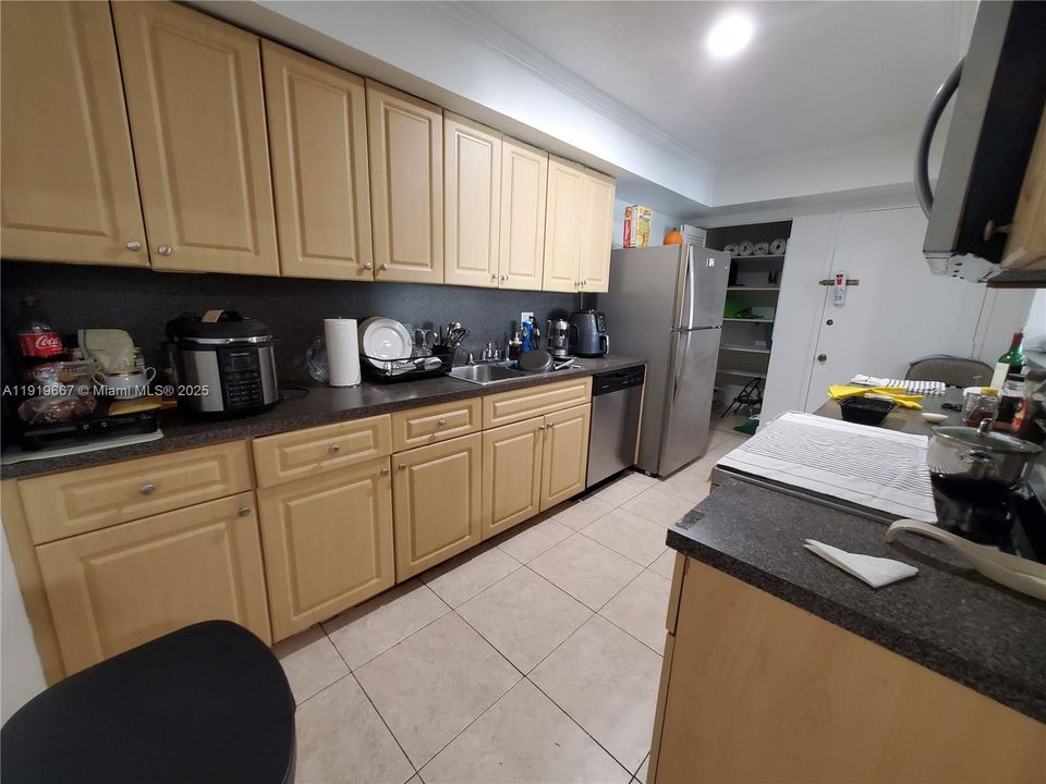 For Sale: $340,000 (3 beds, 2 baths, 1200 Square Feet)