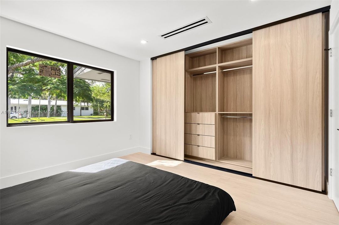 For Rent: $14,000 (4 beds, 3 baths, 2335 Square Feet)