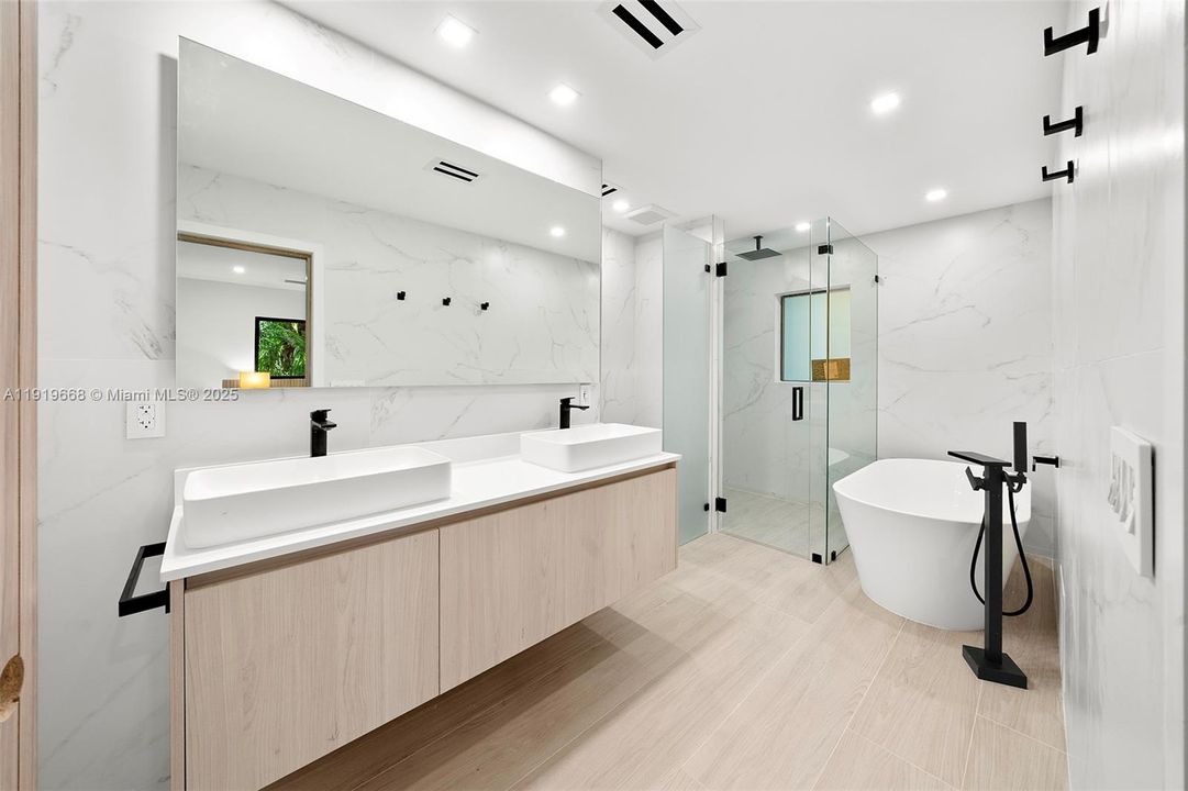 For Rent: $14,000 (4 beds, 3 baths, 2335 Square Feet)