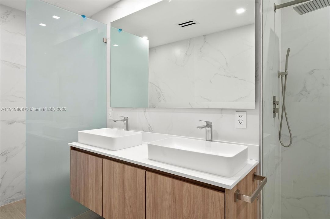 For Rent: $14,000 (4 beds, 3 baths, 2335 Square Feet)