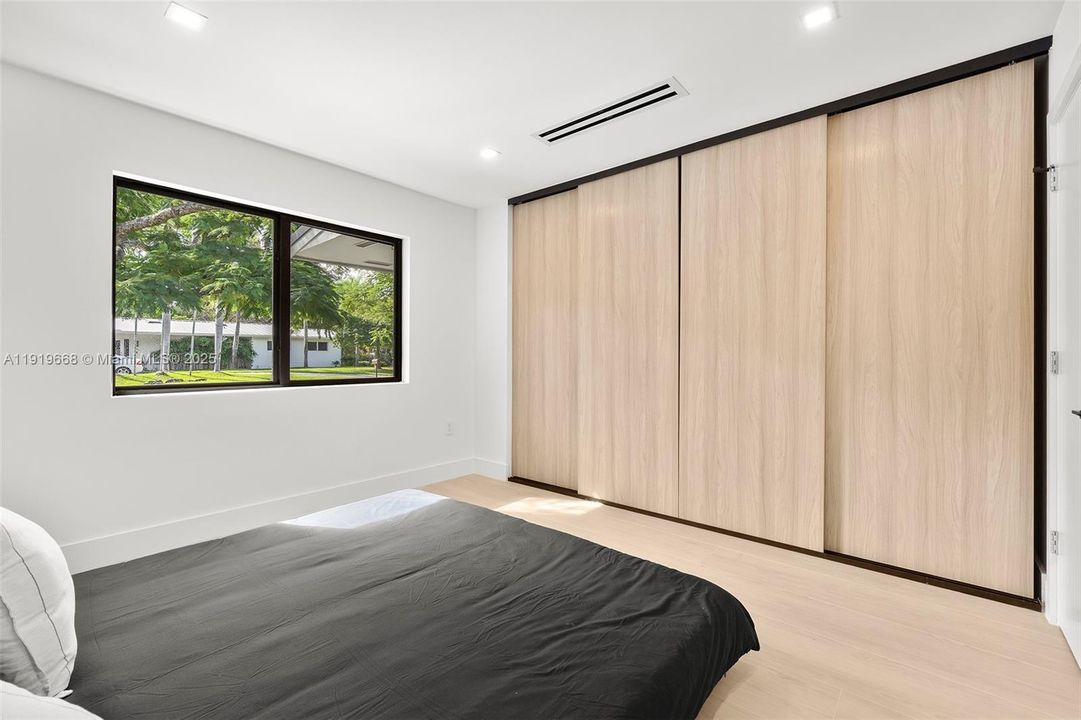 For Rent: $14,000 (4 beds, 3 baths, 2335 Square Feet)