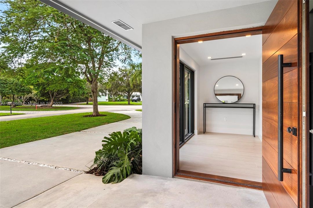 For Rent: $14,000 (4 beds, 3 baths, 2335 Square Feet)