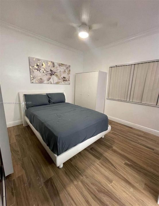 For Rent: $1,350 (1 beds, 1 baths, 2740 Square Feet)