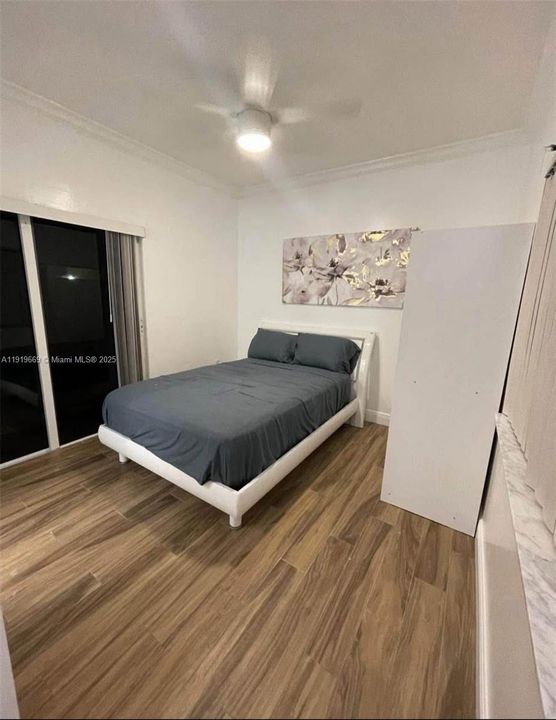 For Rent: $1,350 (1 beds, 1 baths, 2740 Square Feet)