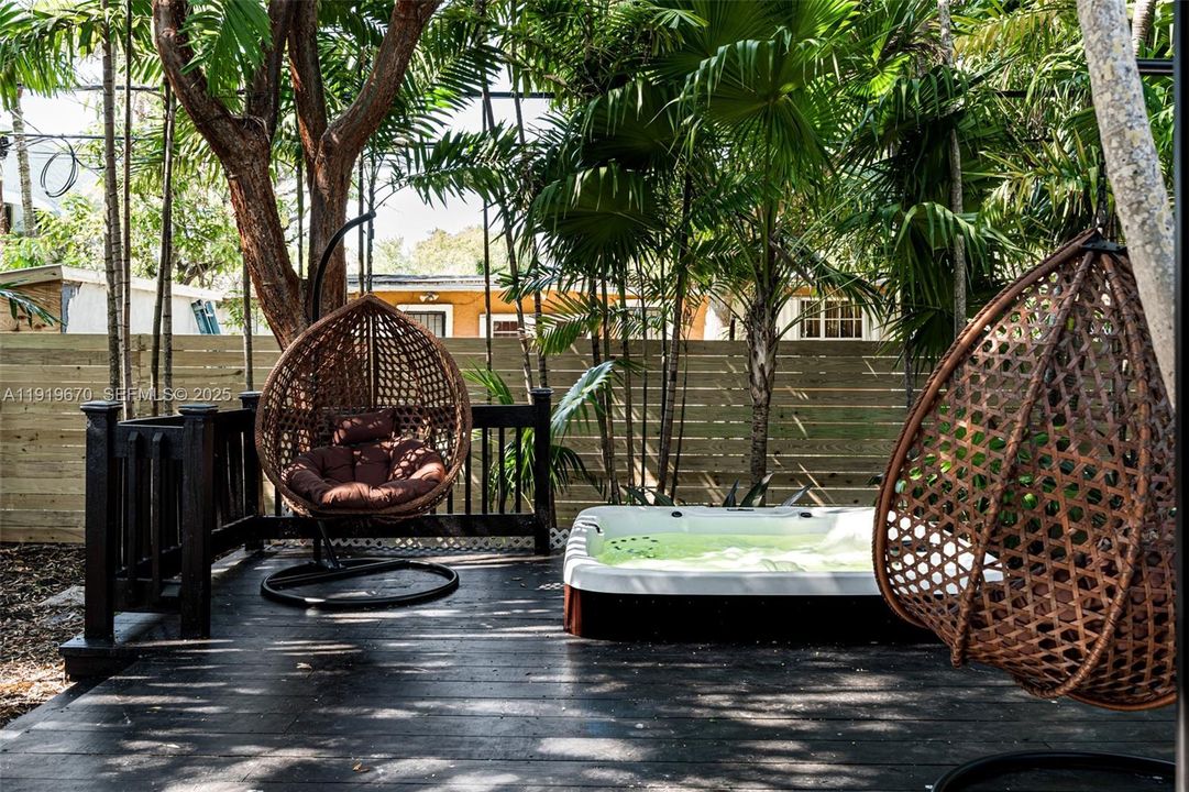 待售: $1,100,000 (4 贝兹, 2 浴室, 1519 平方英尺)