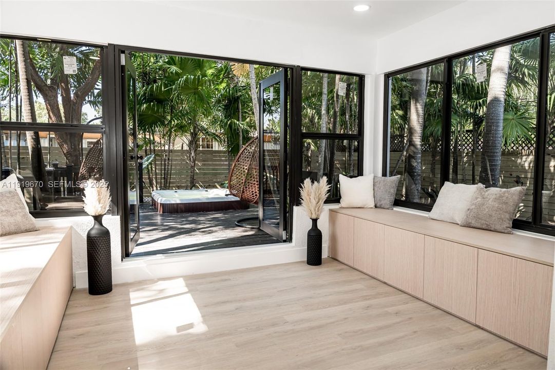 待售: $1,100,000 (4 贝兹, 2 浴室, 1519 平方英尺)