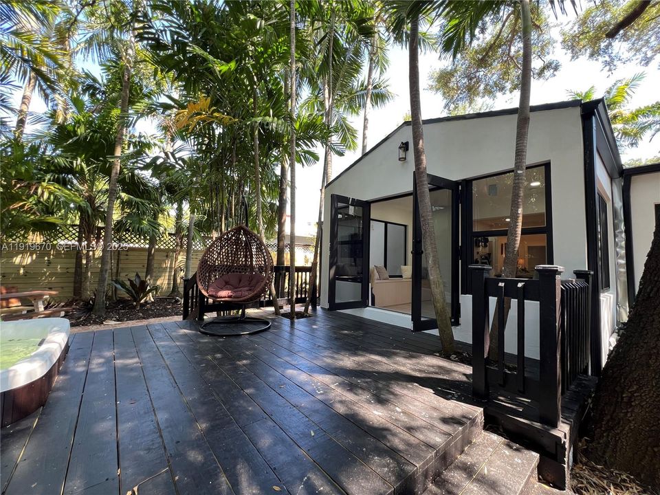 待售: $1,100,000 (4 贝兹, 2 浴室, 1519 平方英尺)