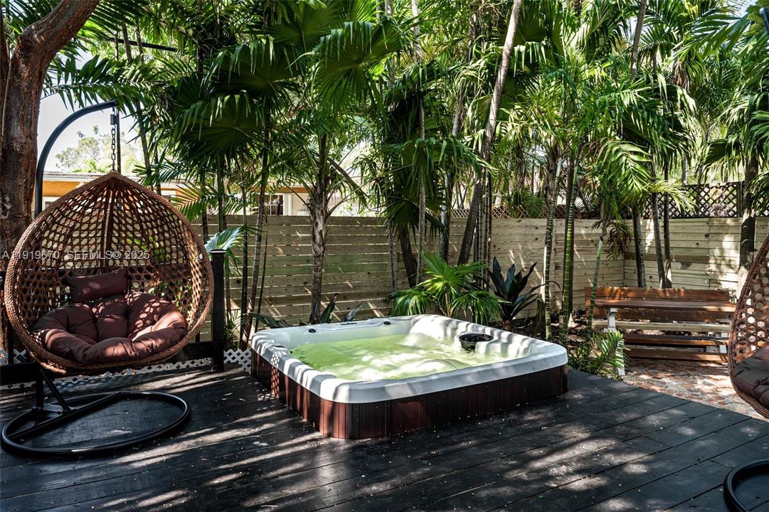 待售: $1,100,000 (4 贝兹, 2 浴室, 1519 平方英尺)