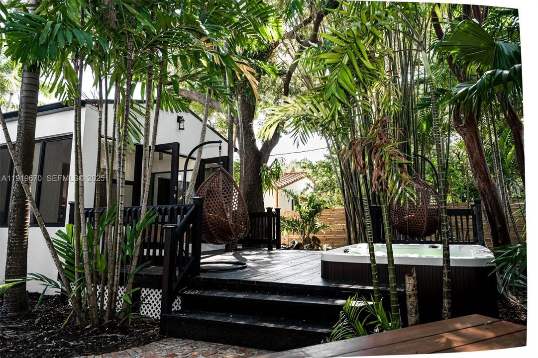 待售: $1,100,000 (4 贝兹, 2 浴室, 1519 平方英尺)